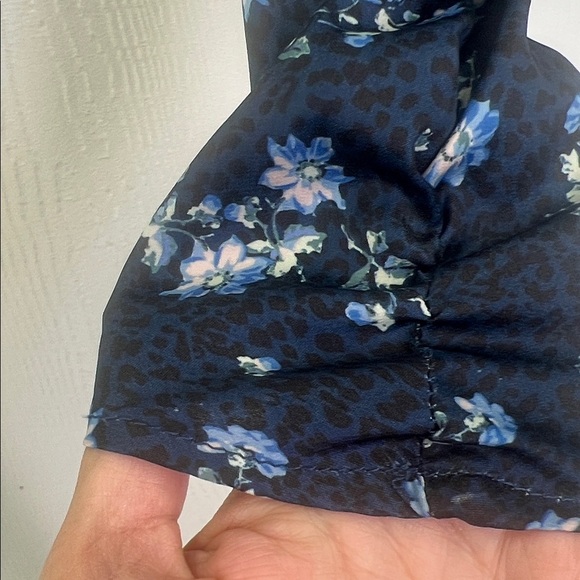 Free People - A Night You Navy Floral Long Sleeve Wrap Blouse Size Small - Picture 13 of 13